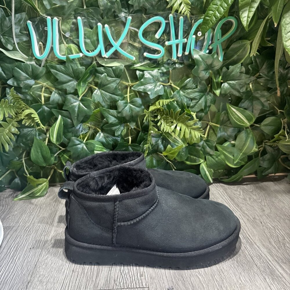 Ugg Black Classic Ultra Mini Boots Women’s Size 6 1116109 suede shearling